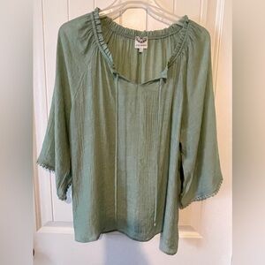 Late August Green women’s Top Size: PL